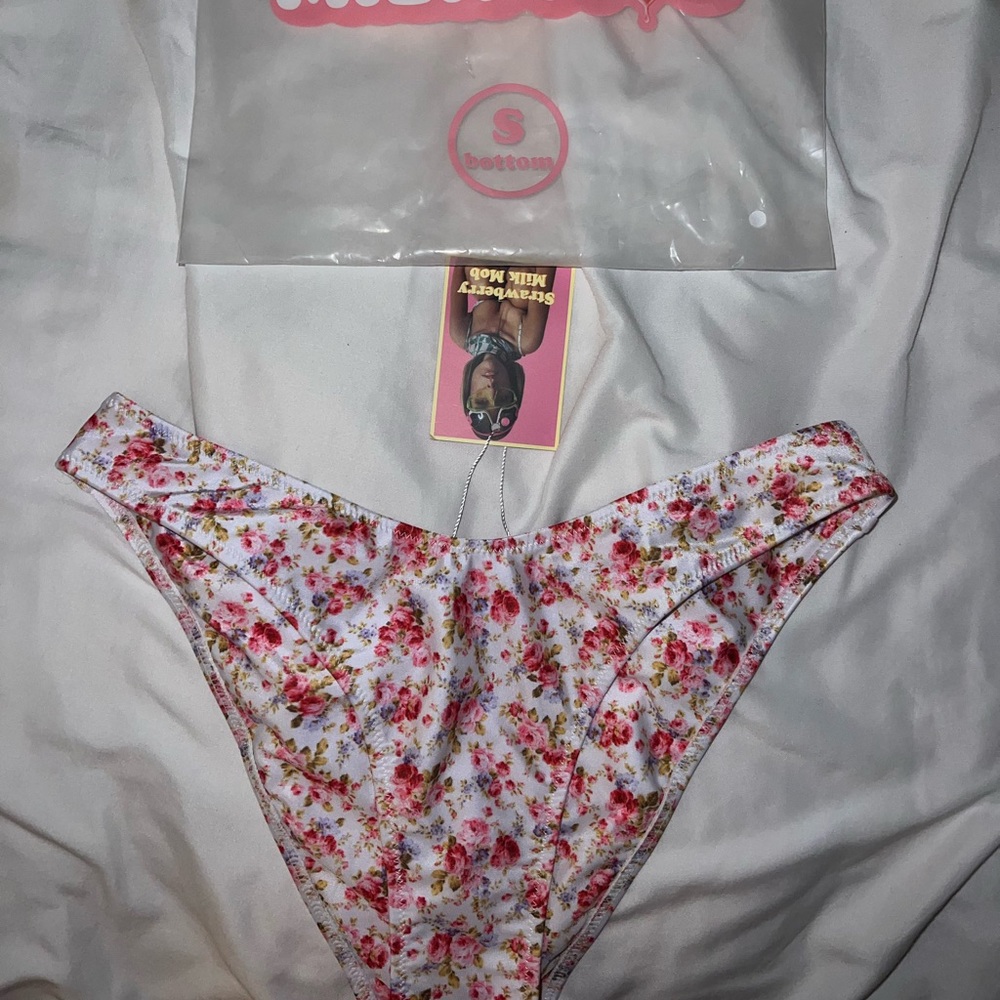 BRAND NEW STRAWBERRY MILK MOB YOUNG LOVE BOTTOMS NWT SIZE S